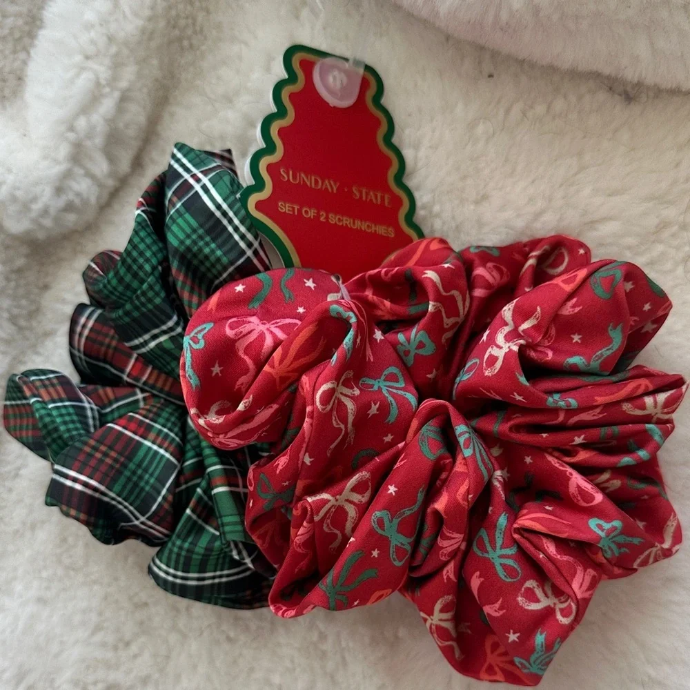 Sunday State set of 2 red and green scrunchies